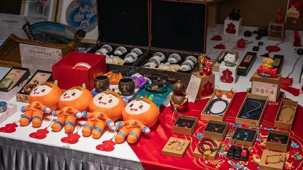湖南文化旅游走進(jìn)韓國推介會(huì)現(xiàn)場(chǎng)展品.jpg