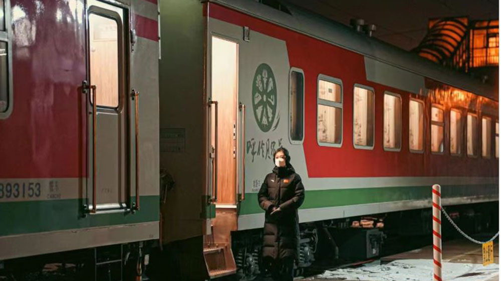 哈爾濱：2023年春運首趟冰雪環(huán)線Y687次旅游專列開行，開啟一場原生態(tài)極北冰雪之旅！